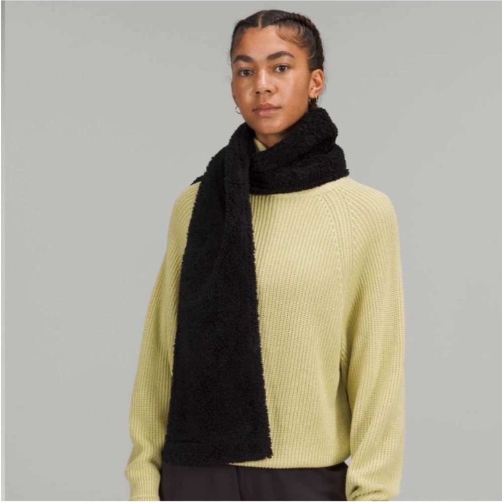 Lululemon Black Customizable Snap Scarf  Fleece NEW WITH TAGS